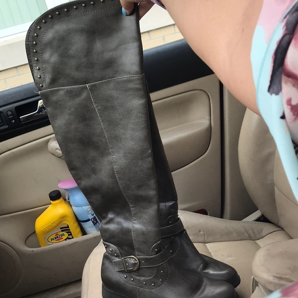 Boots - Picture 4 of 4